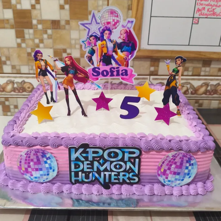 Bolo retangular temático K-pop Demon Hunters