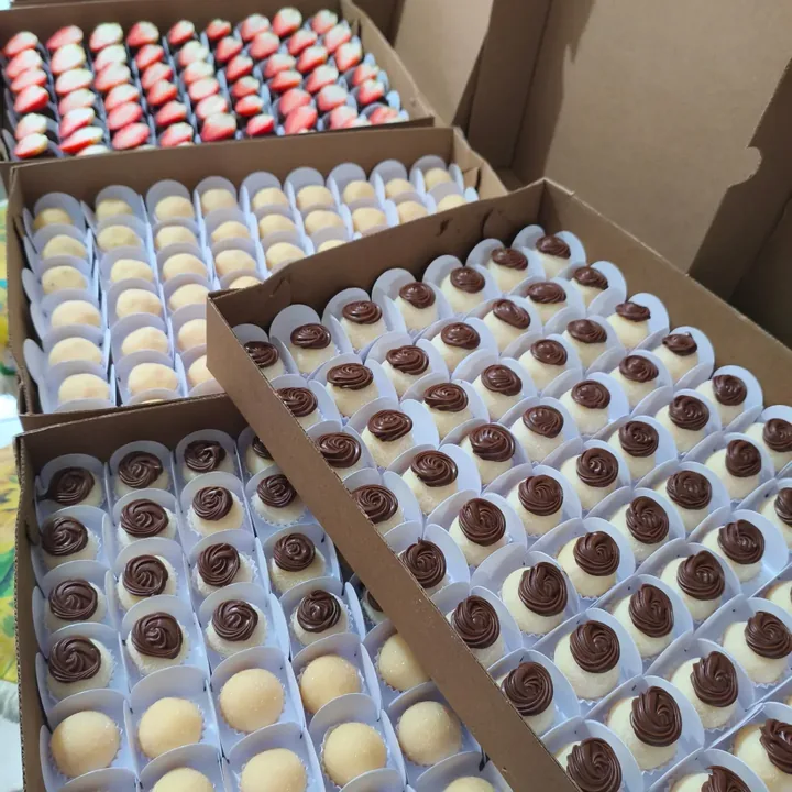 Docinhos para festa em caixas